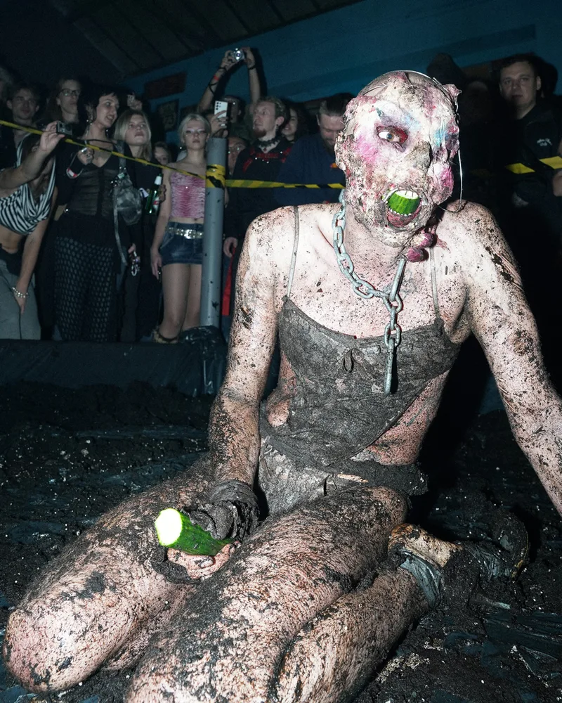 HOT GIRLS GET DIRTY