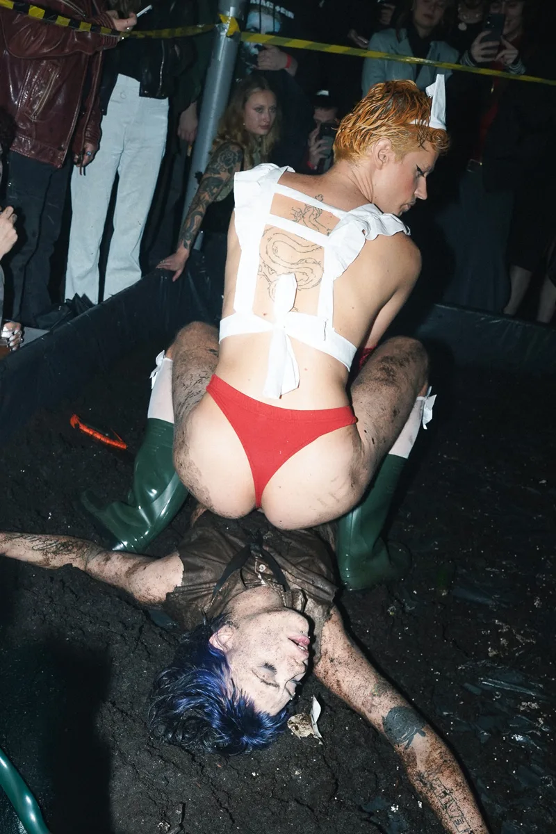 HOT GIRLS GET DIRTY