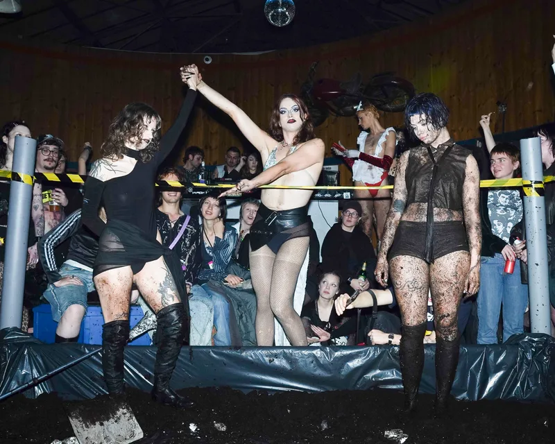 HOT GIRLS GET DIRTY