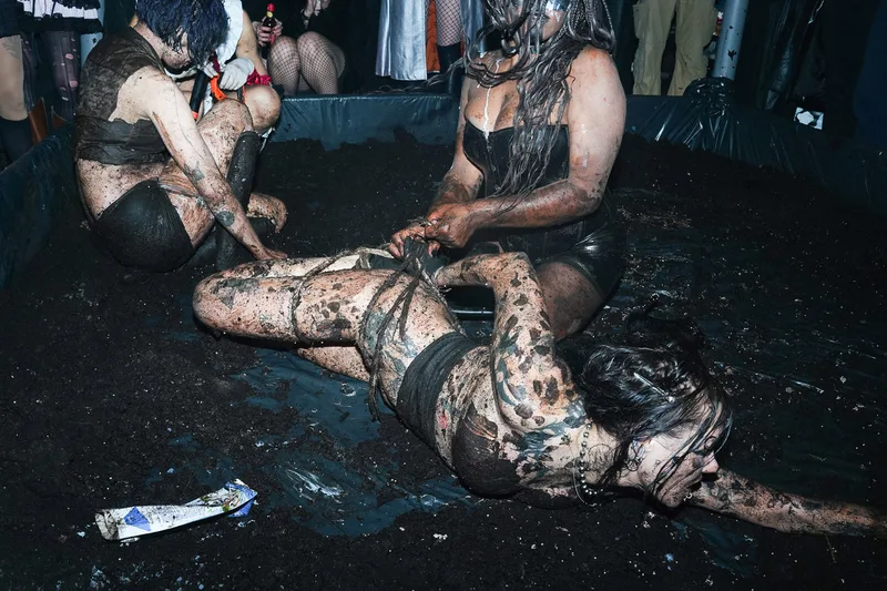 HOT GIRLS GET DIRTY